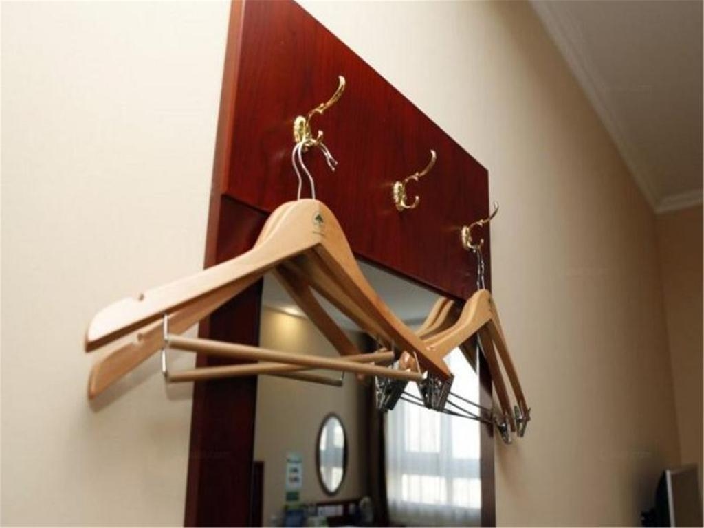 Greentree Inn Shanghai Dongming Road Subway Station Express Hotel Esterno foto