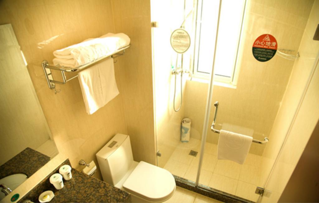 Greentree Inn Shanghai Dongming Road Subway Station Express Hotel Esterno foto