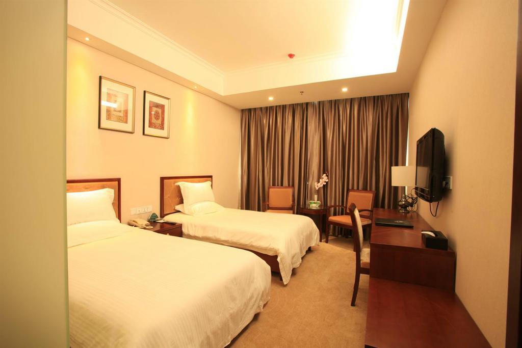 Greentree Inn Shanghai Dongming Road Subway Station Express Hotel Esterno foto