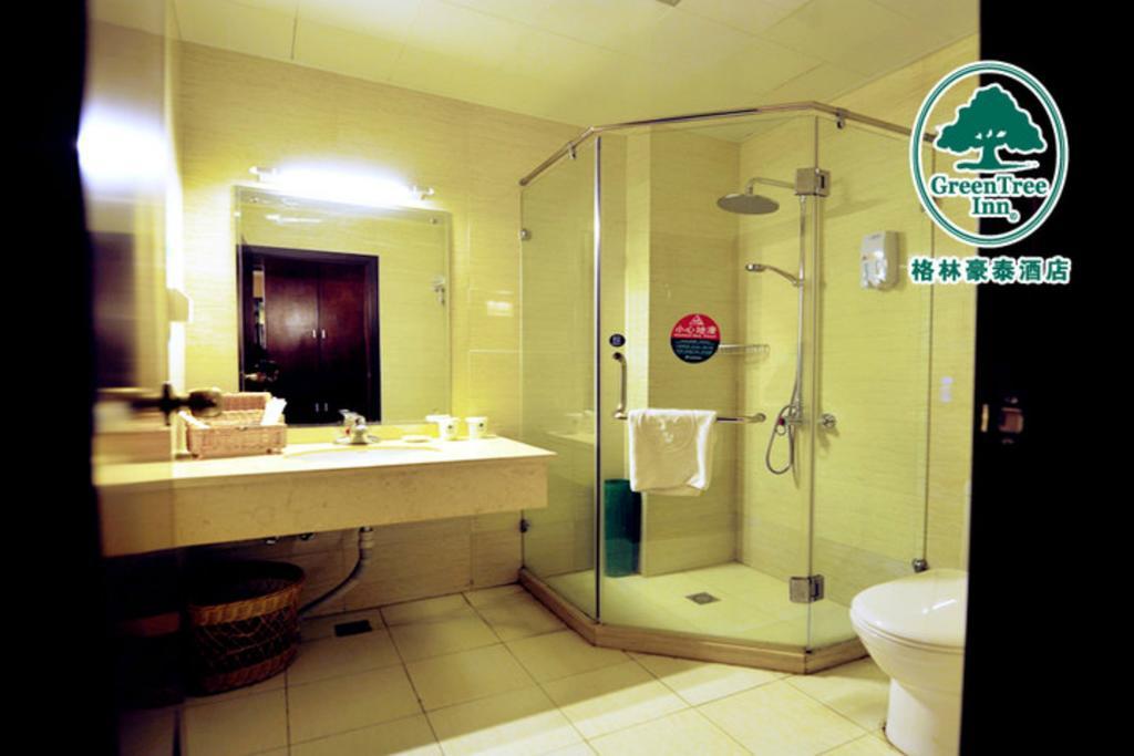 Greentree Inn Shanghai Dongming Road Subway Station Express Hotel Esterno foto