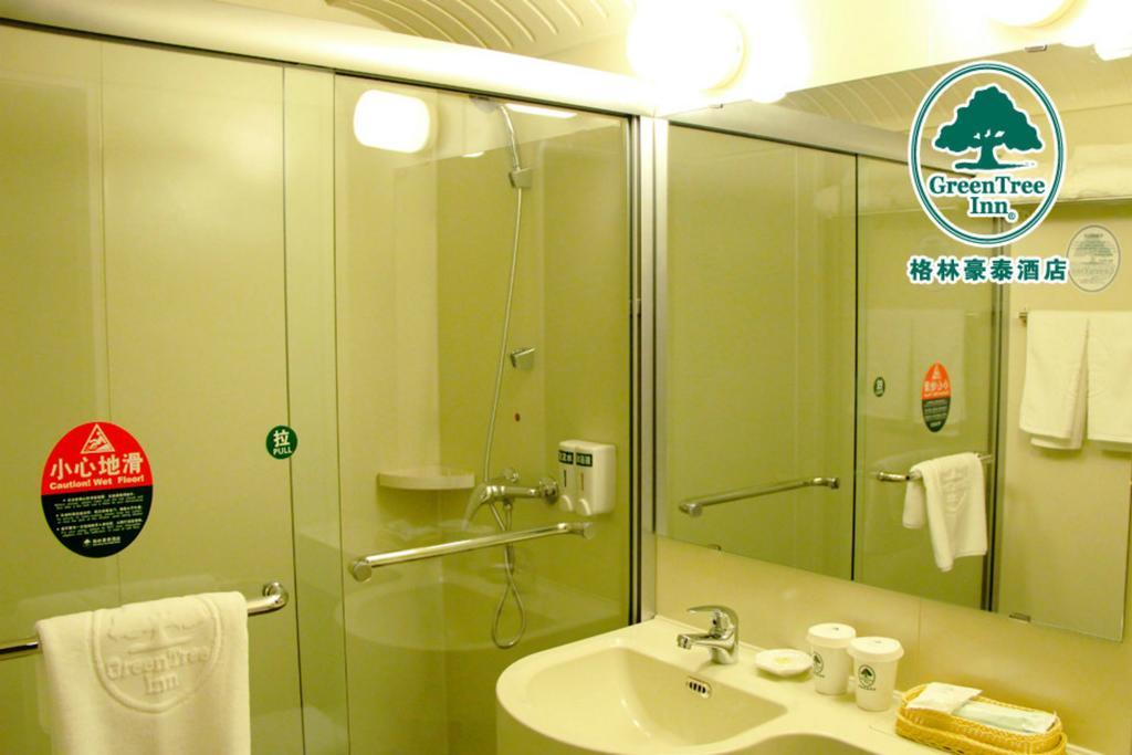 Greentree Inn Shanghai Dongming Road Subway Station Express Hotel Esterno foto