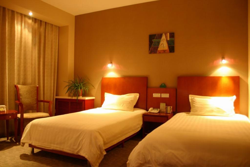 Greentree Inn Shanghai Dongming Road Subway Station Express Hotel Esterno foto