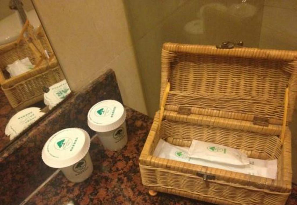 Greentree Inn Shanghai Dongming Road Subway Station Express Hotel Esterno foto