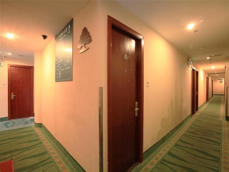 Greentree Inn Shanghai Dongming Road Subway Station Express Hotel Esterno foto