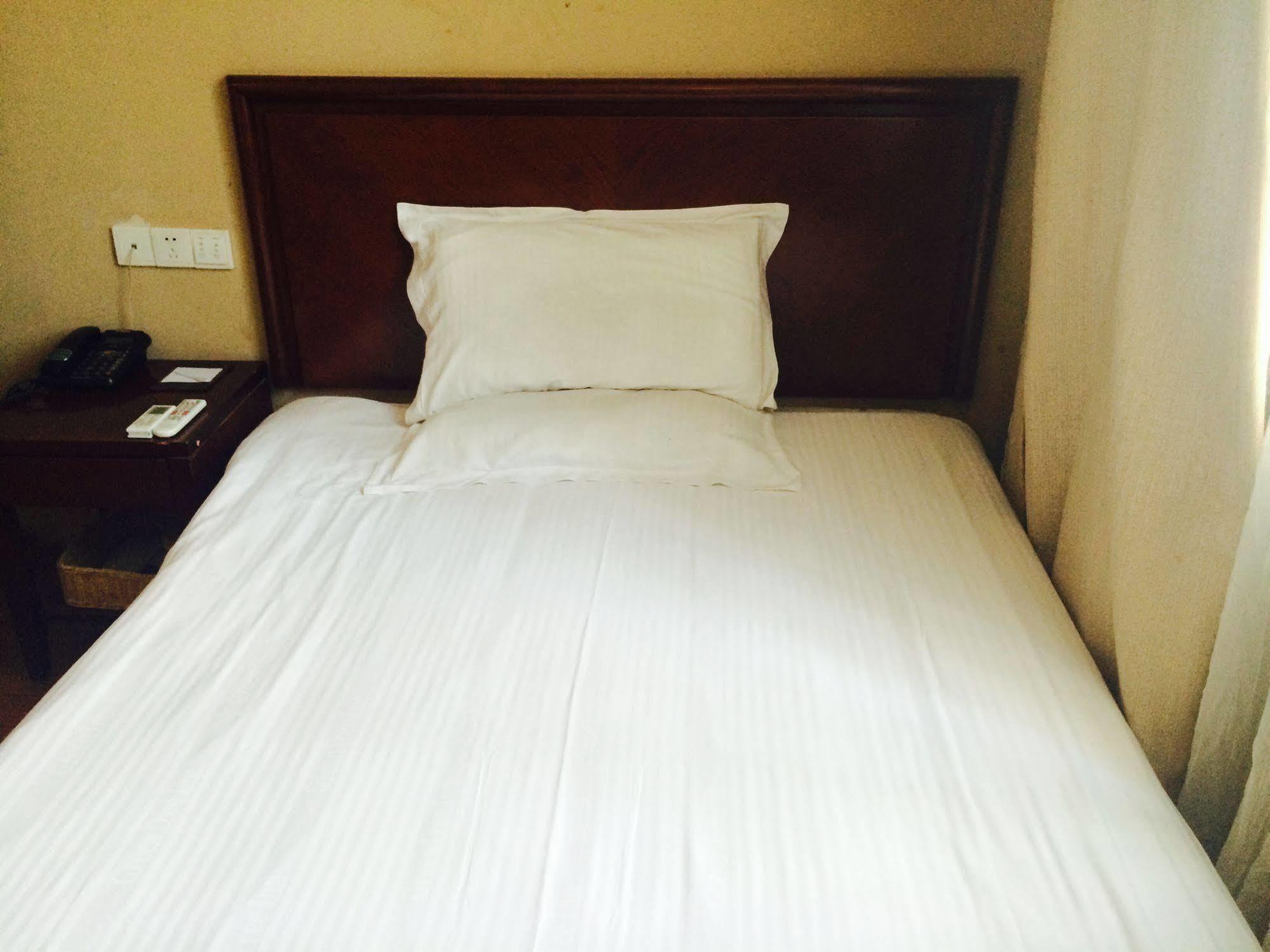 Greentree Inn Shanghai Dongming Road Subway Station Express Hotel Esterno foto