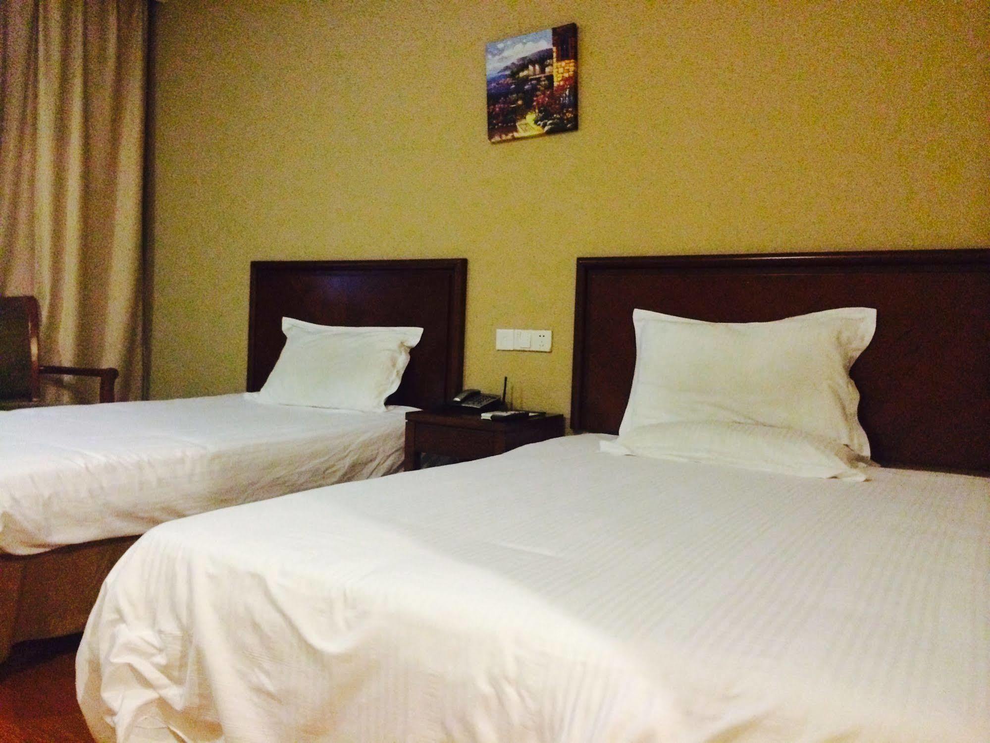 Greentree Inn Shanghai Dongming Road Subway Station Express Hotel Esterno foto